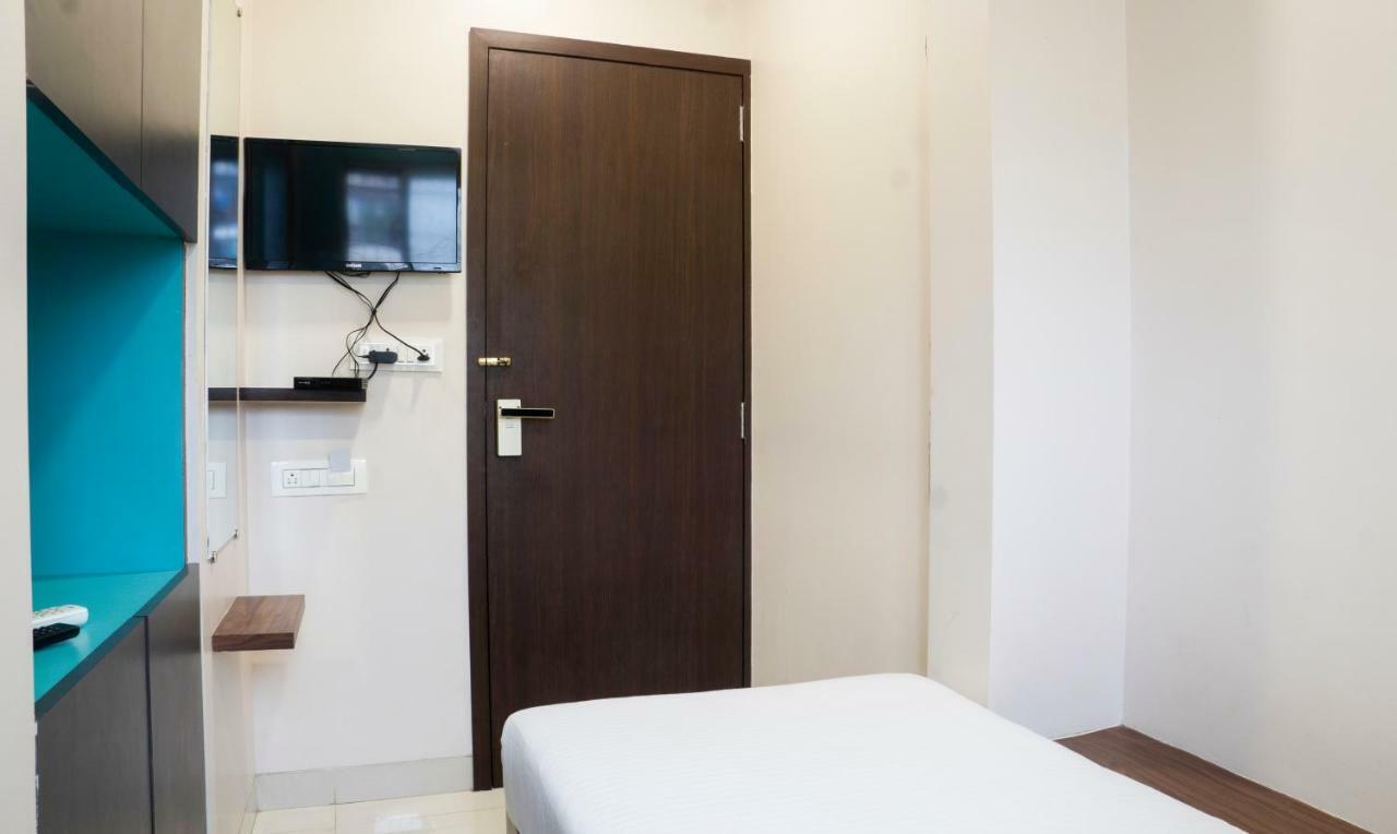 Oyo Flagship 13885 Metro Residency Hotell Mumbai Exteriör bild