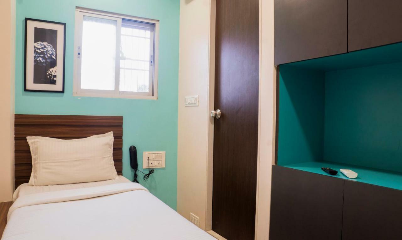 Oyo Flagship 13885 Metro Residency Hotell Mumbai Exteriör bild