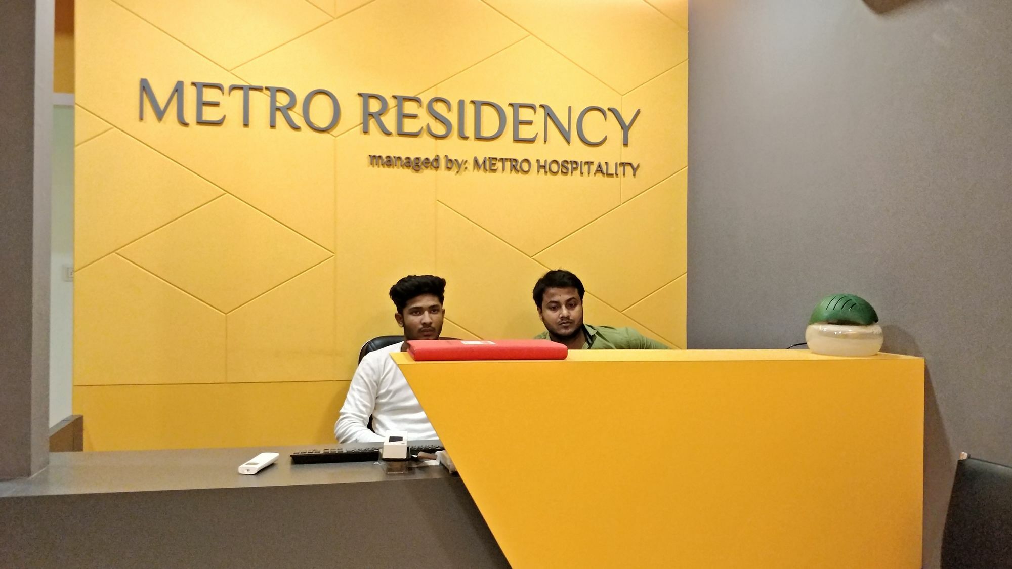 Oyo Flagship 13885 Metro Residency Hotell Mumbai Exteriör bild